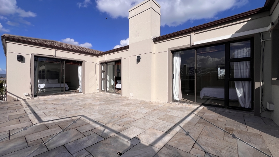 To Let 6 Bedroom Property for Rent in West Beach Western Cape